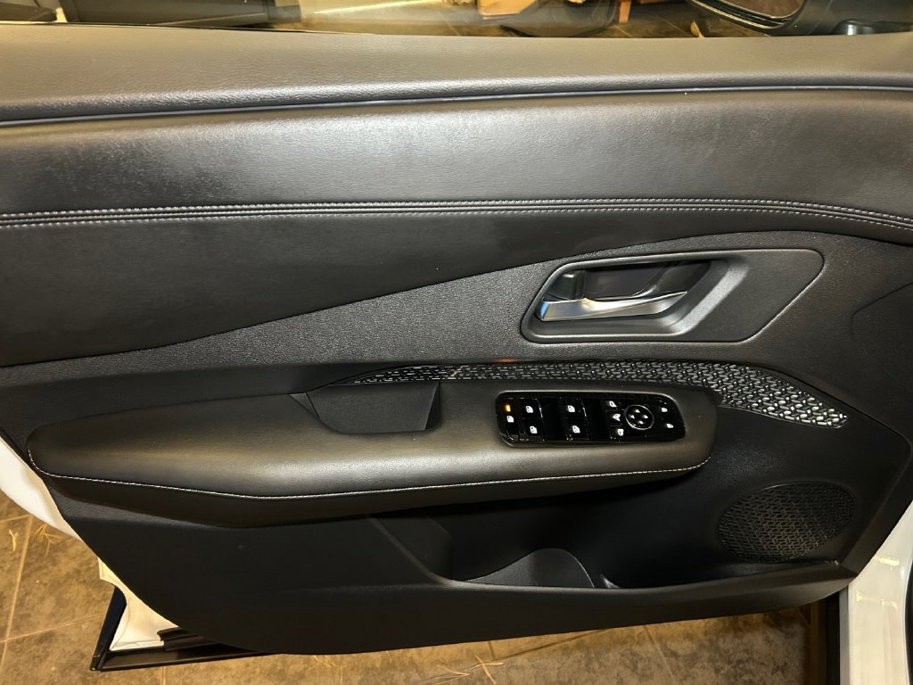 Used 2023 Nissan Ariya FWD image 20