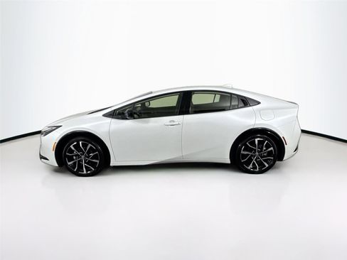Used 2025 Toyota Prius Plug-In Hybrid image 13