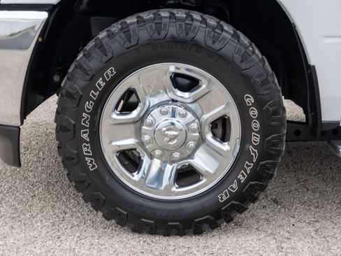 Used 2022 RAM 2500 Tradesman w/ Chrome Appearance Group RWD image 25
