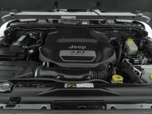 Used 2013 Jeep Wrangler Unlimited Rubicon image 47