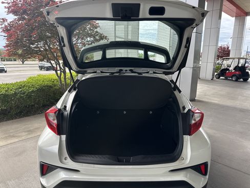 Used 2018 Toyota C-HR XLE image 16