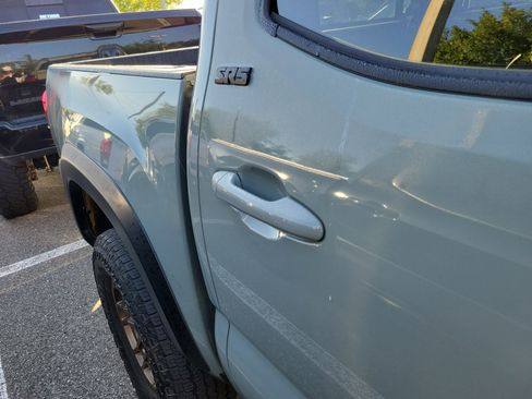 Used 2022 Toyota Tacoma SR5 w/ Trail Edition image 13