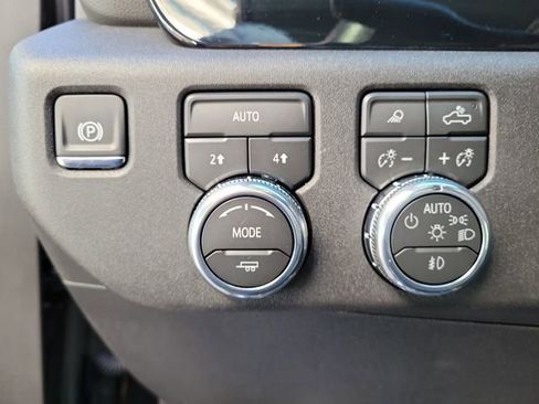 Used 2026 GMC Sierra 1500 SLT image 24