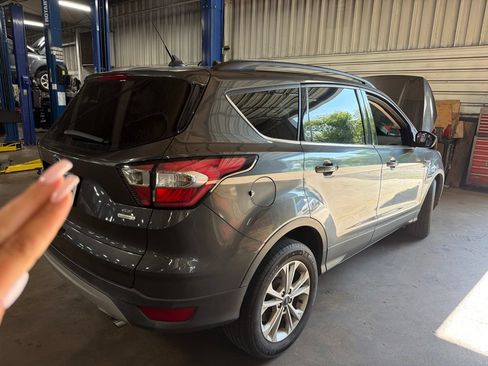 Used 2018 Ford Escape SE w/ SE Sync 3 Package FWD image 6