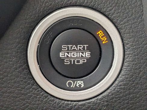 Used 2024 RAM 1500 Laramie AWD/4WD image 32
