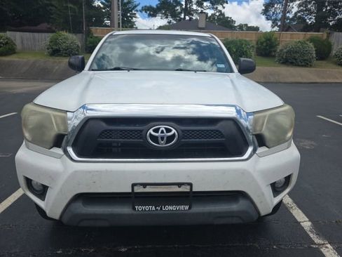 Used 2014 Toyota Tacoma PreRunner w/ SR5 Package RWD image 2