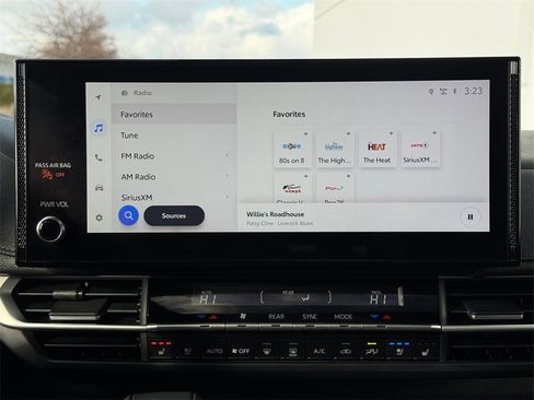 Certified 2025 Toyota Sienna Limited image 19