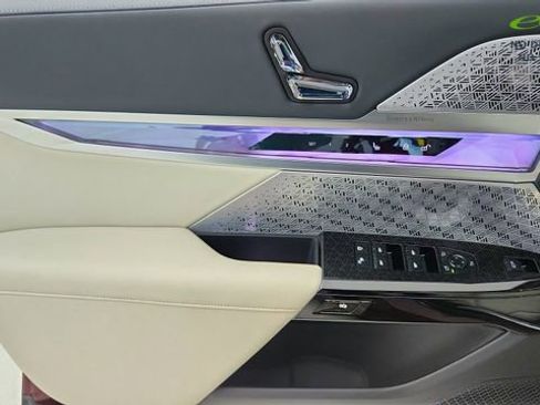Used 2024 BMW i7 eDrive50 w/ M Sport Package RWD image 35