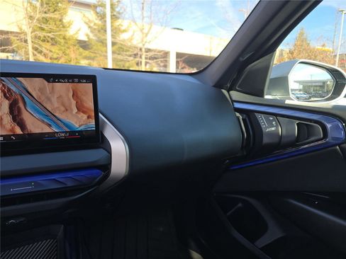 Used 2025 BMW X3 xDrive30i w/ Convenience Package image 27