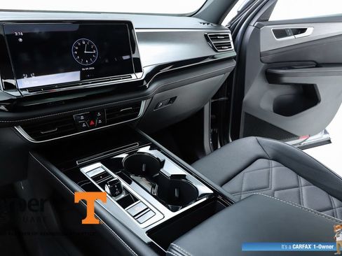 Used 2024 Volkswagen Atlas Cross Sport SE w/ Panoramic Sunroof Package FWD image 23