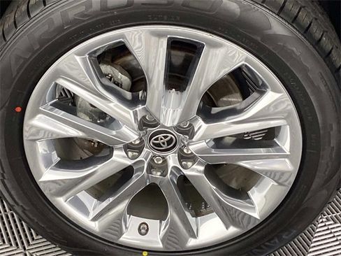 Used 2023 Toyota Highlander Limited image 31