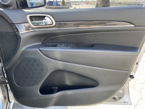 Used 2014 Jeep Grand Cherokee Overland w/ Advanced Technology Group image 16