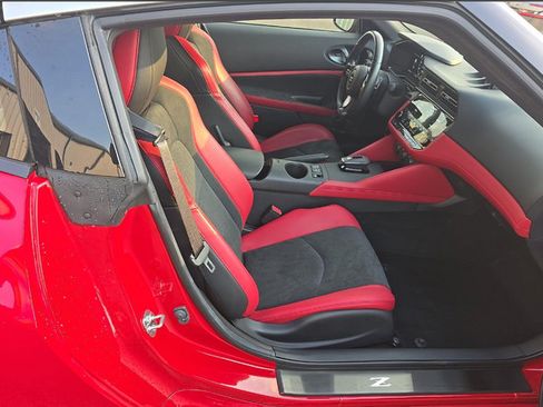 Certified 2025 Nissan Z Performance w/ Floor Mat Package RWD image 10