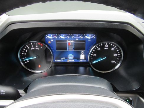 Used 2023 Ford Expedition XLT image 17