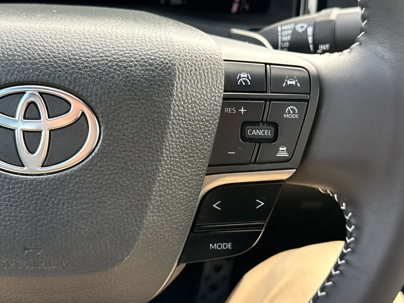 Used 2025 Toyota Camry SE w/ Convenience Package FWD image 14