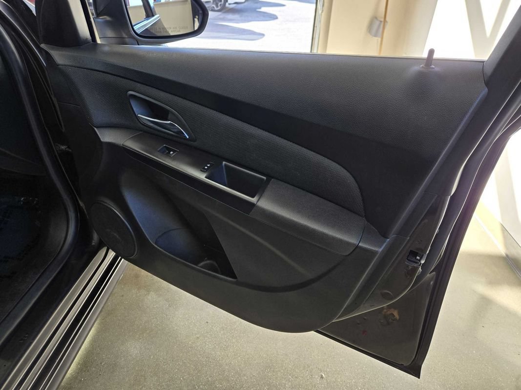 Used 2016 Chevrolet Cruze LT FWD image 19