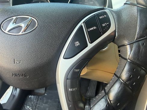 Used 2012 Hyundai Elantra Limited FWD image 24