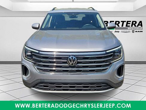Used 2025 Volkswagen Atlas SE AWD/4WD image 2