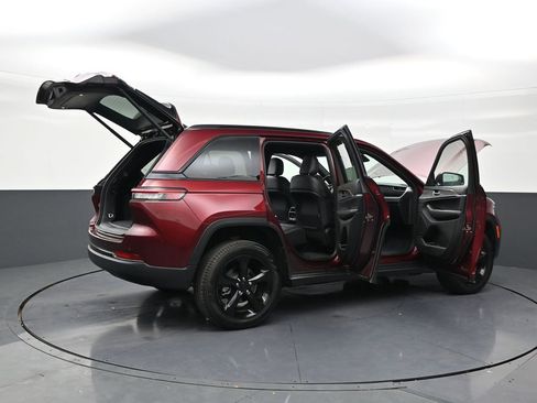 Used 2025 Jeep Grand Cherokee Limited w/ Black Appearance Package RWD image 29