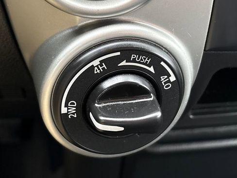 Used 2019 Nissan Titan SV image 17