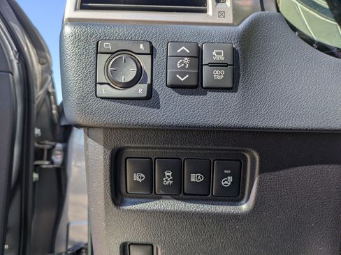 Used 2023 Lexus GX 460 Luxury w/ Sport Design Package AWD/4WD image 25
