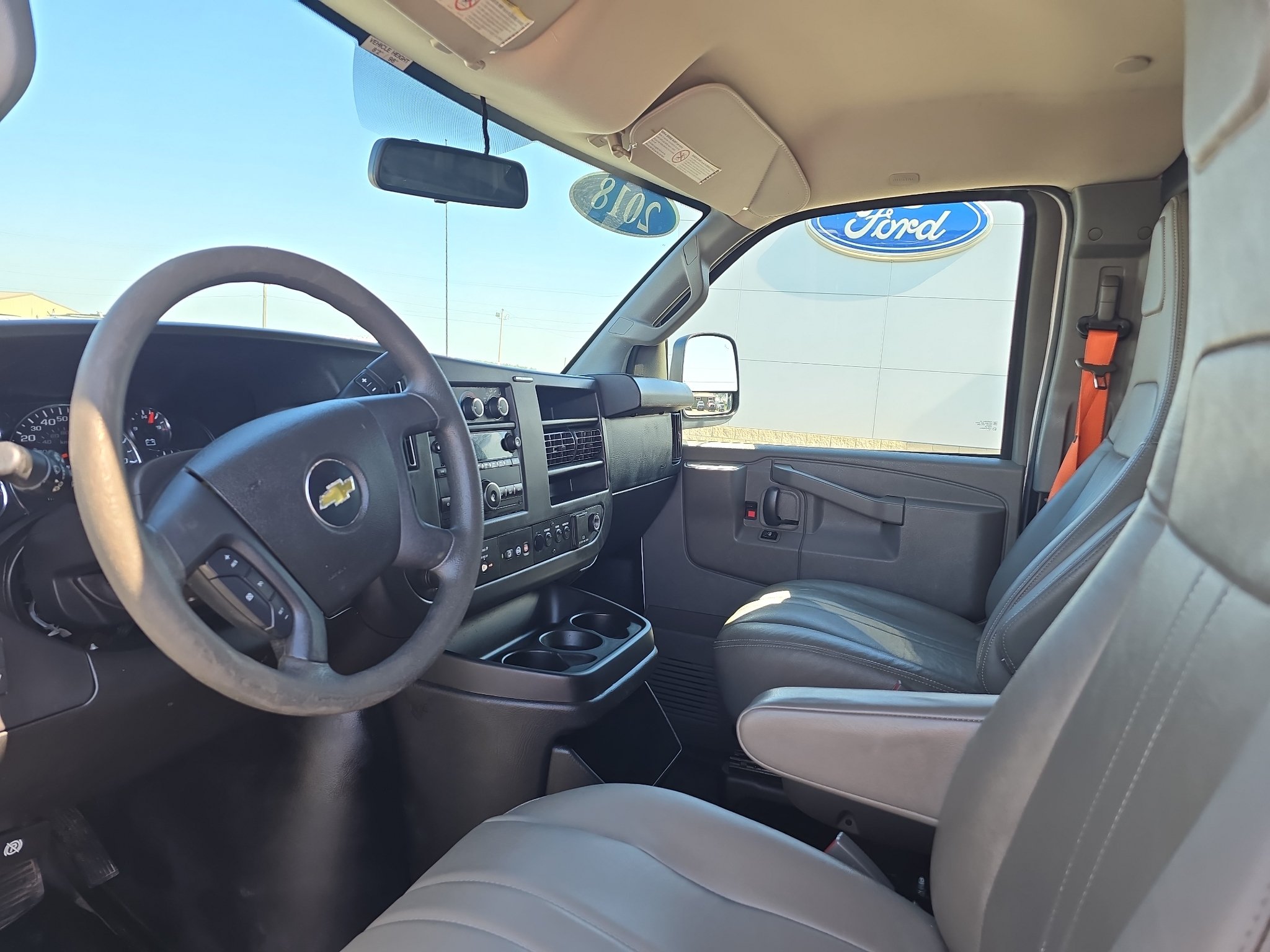 Used 2018 Chevrolet Express 2500 w/ Driver Convenience Package RWD image 15