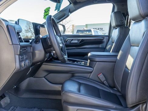 Used 2025 Chevrolet Suburban Z71 image 6