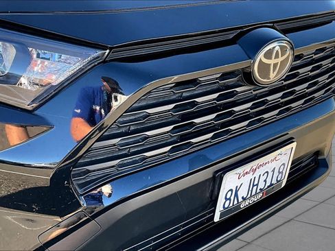 Used 2019 Toyota RAV4 LE w/ All Weather Liner Package FWD image 29