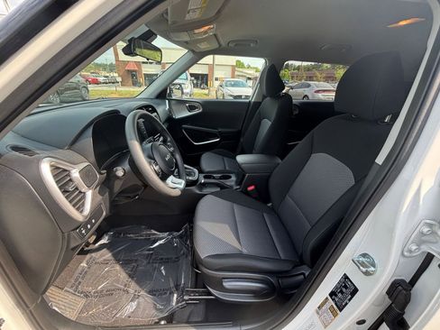 Used 2025 Kia Soul LX w/ LX Technology Package image 26