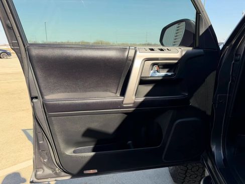 Used 2016 Toyota 4Runner SR5 Premium image 31