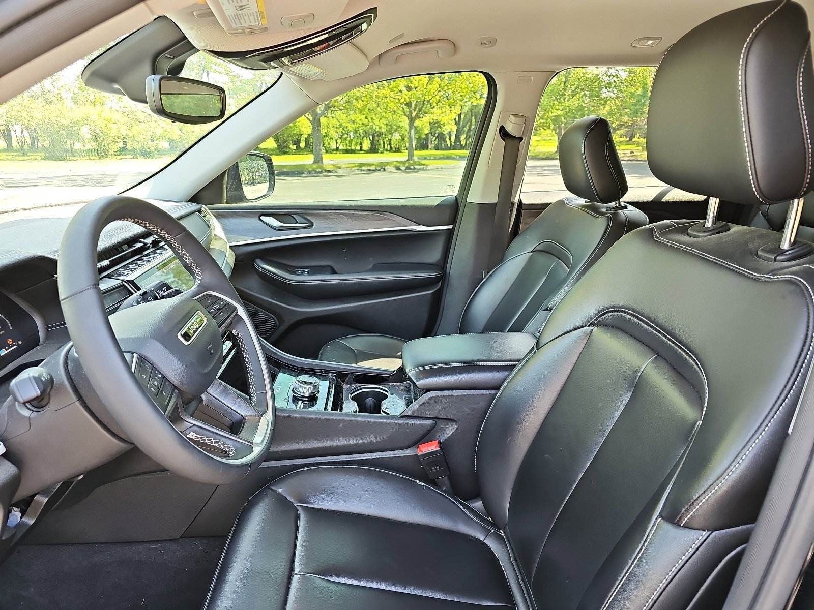 Used 2023 Jeep Grand Cherokee Limited w/ Black Appearance Package AWD/4WD image 19