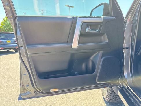 Used 2019 Toyota 4Runner SR5 Premium RWD image 16