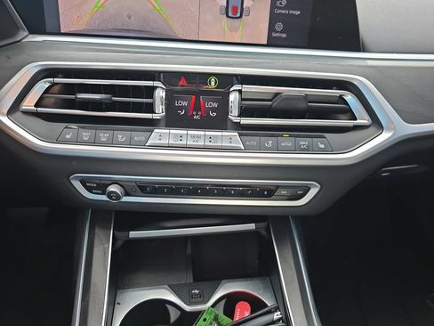 Used 2020 BMW X7 xDrive40i w/ Premium Package AWD/4WD image 26