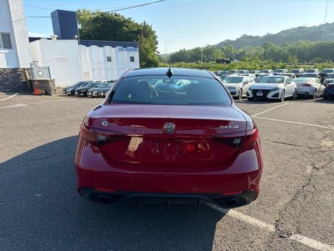 Used 2022 Alfa Romeo Giulia Veloce AWD/4WD image 3