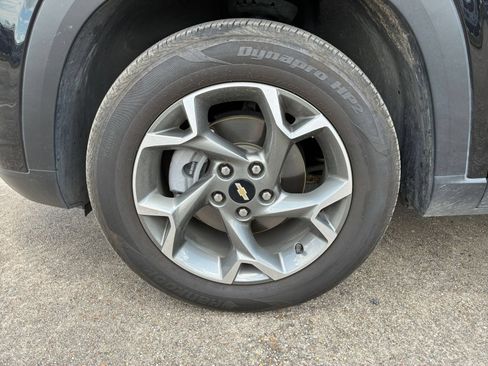 Used 2025 Chevrolet Trax LT FWD image 28