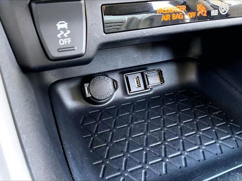 Used 2022 Toyota RAV4 XLE image 25