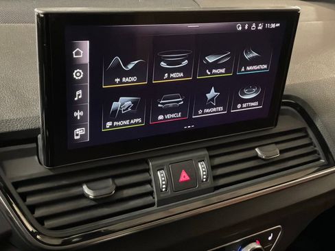 Used 2023 Audi Q5 2.0T Premium w/ Convenience Package image 3