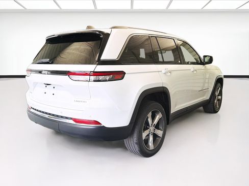 Used 2022 Jeep Grand Cherokee Limited AWD/4WD image 4