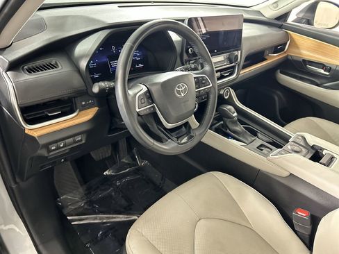 Used 2024 Toyota Grand Highlander Limited image 13