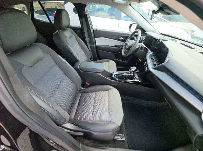 Used 2024 Chevrolet Trax LT FWD image 11