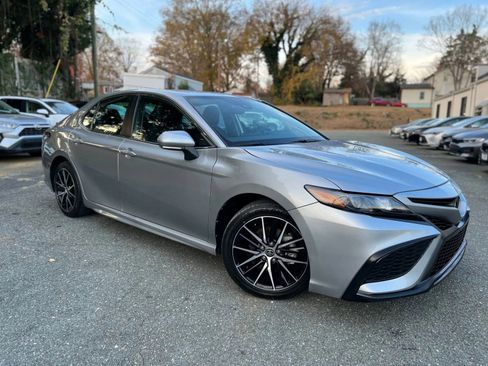 Used 2023 Toyota Camry SE image 1