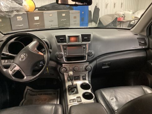 Used 2013 Toyota Highlander SE image 17