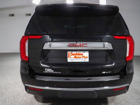 Used 2022 GMC Yukon SLT w/ SLT Premium Package image 8