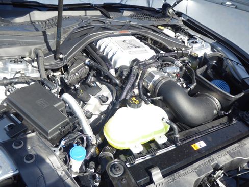 Used 2021 Ford Mustang Shelby GT500 w/ Technology Package image 26