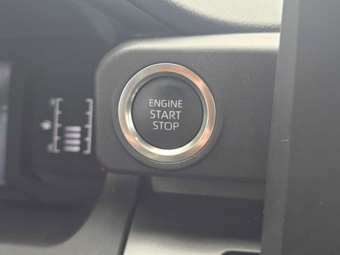 Certified 2025 Toyota 4Runner SR5 AWD/4WD image 27