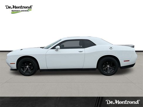 Used 2023 Dodge Challenger SXT image 8