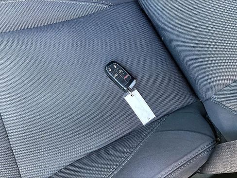 Used 2017 Dodge Charger SE w/ Blacktop Package RWD image 14