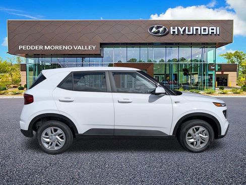 New 2026 Hyundai Venue SE image 3