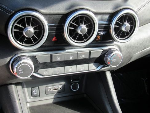 Used 2024 Nissan Sentra SV image 17