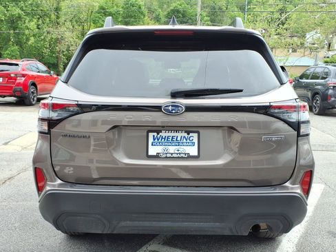 Used 2025 Subaru Forester Premium AWD/4WD image 4
